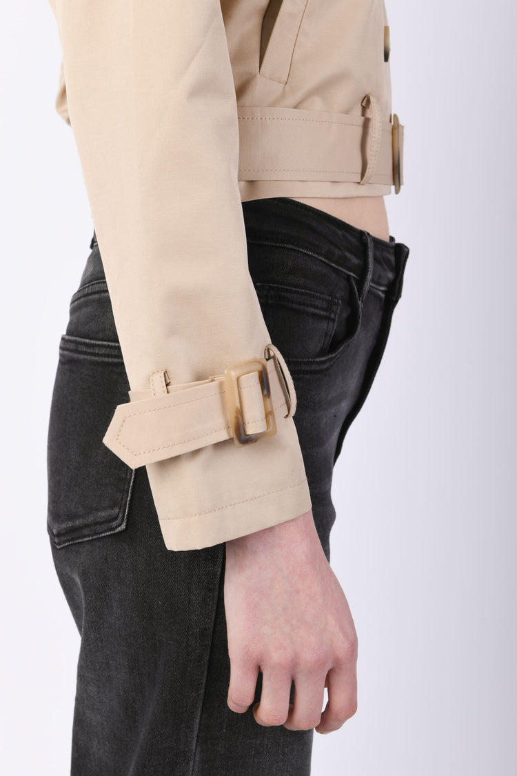 Trench corto con cintura