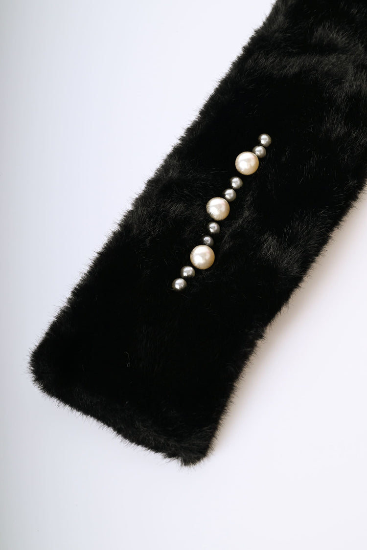 Sciarpa in faux fur con perle