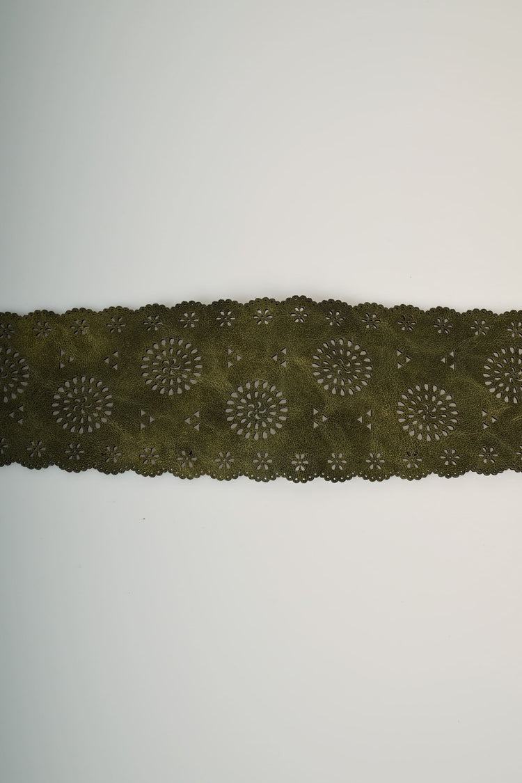 Cintura a fascia con motivo traforato