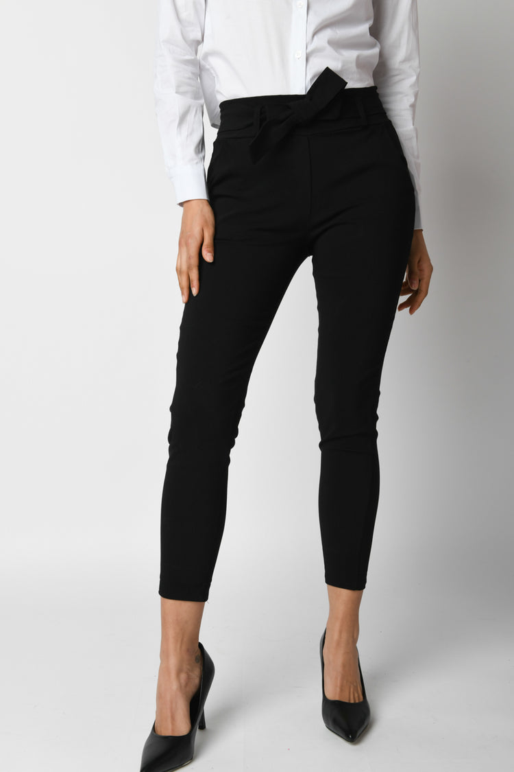 Pantaloni skinny con cintura