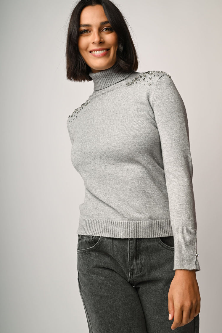 Dolcevita con strass sulle spalle