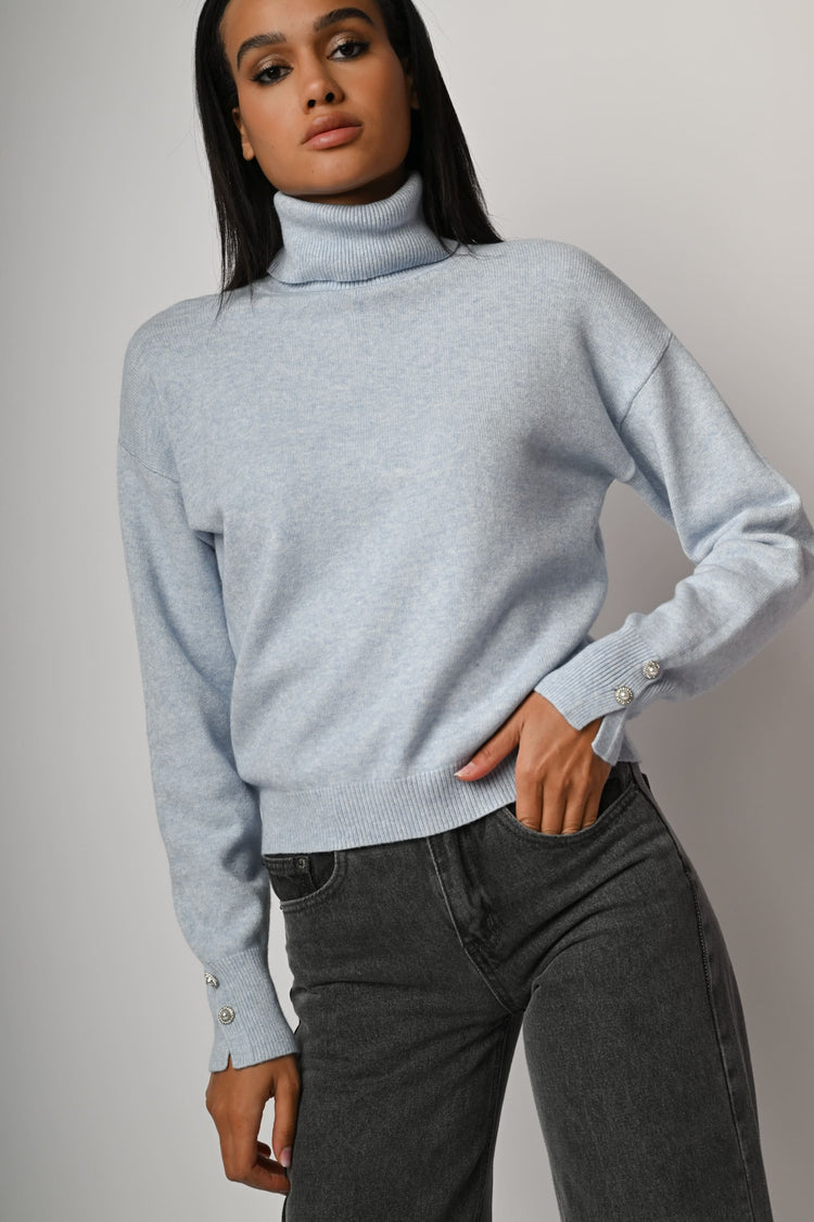 Dolcevita con bottoni ai polsini