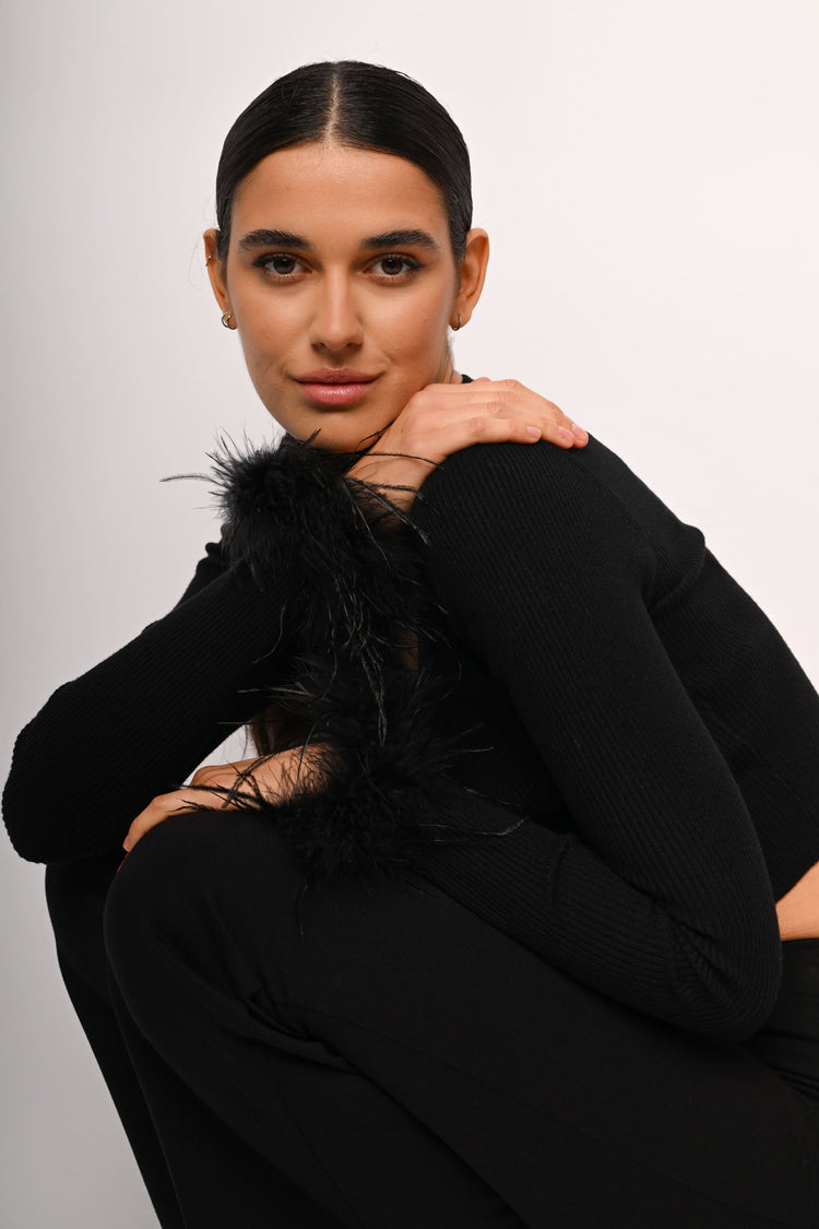 Cardigan crop con piume