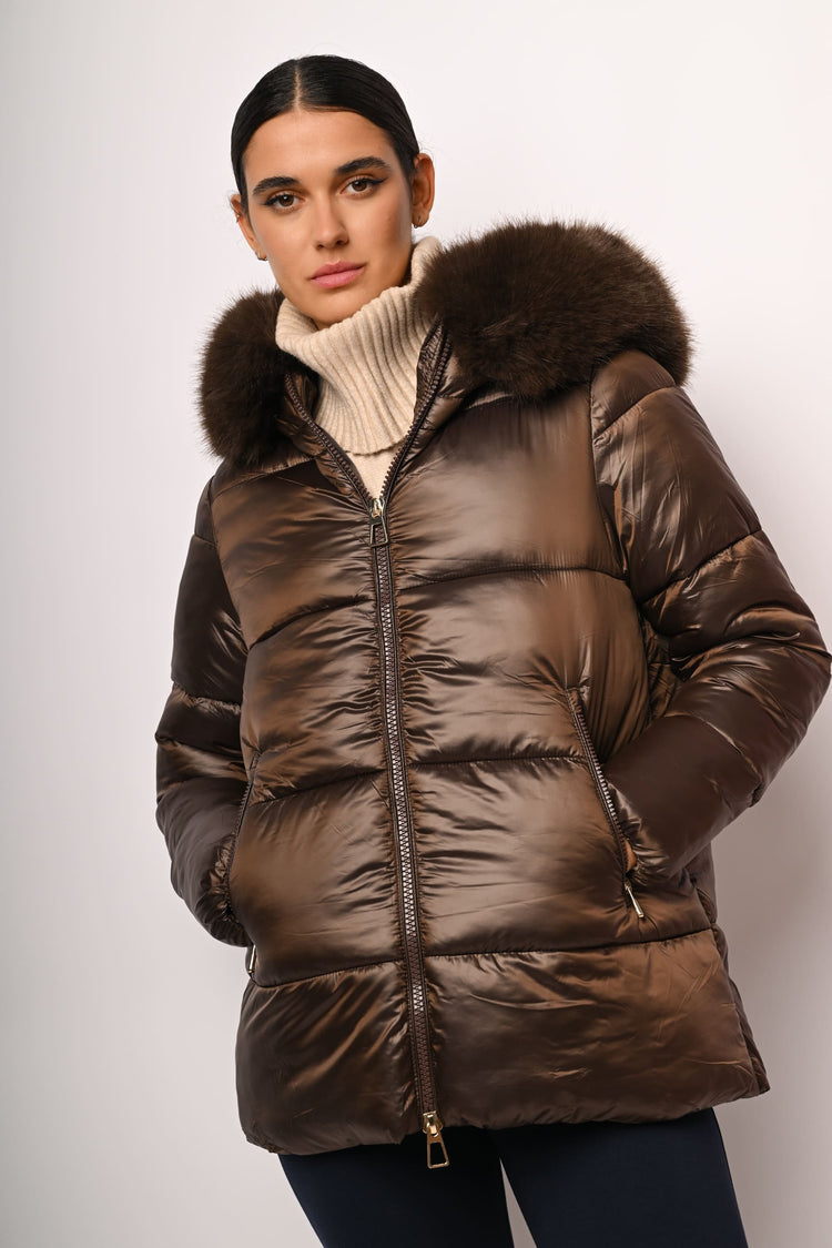 Piumino con cappuccio in faux fur