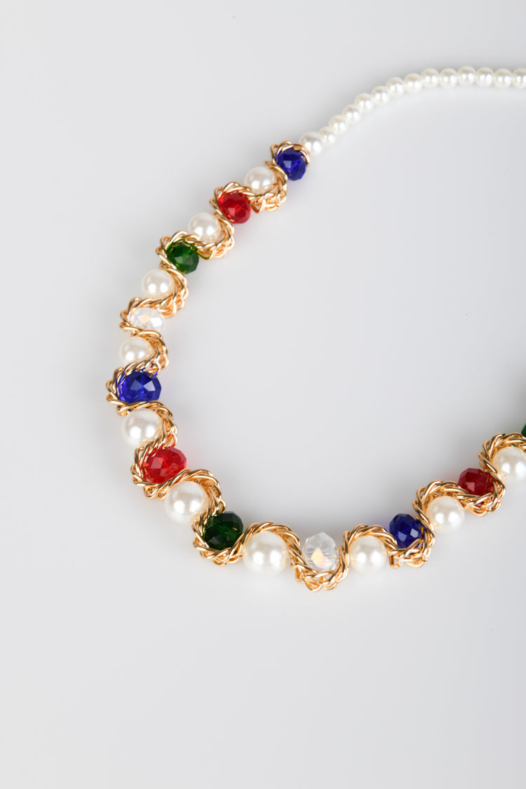 Collana con pietre e perle