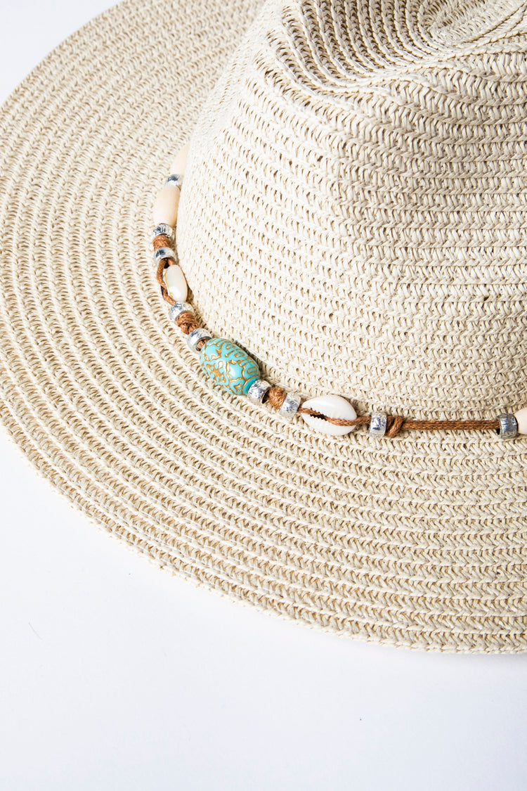 Cappello in paglia con cinturino decorativo