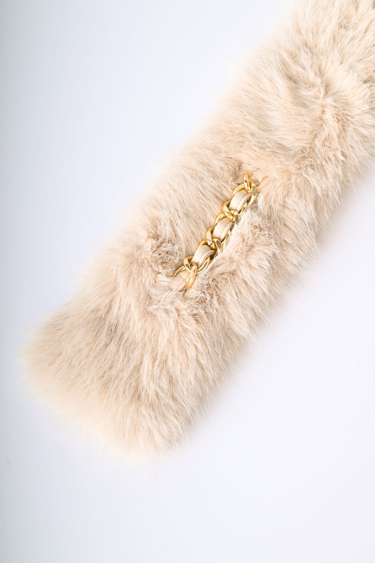 Sciarpa in faux fur con catenella