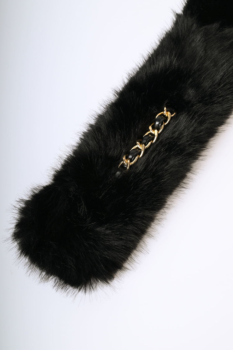 Sciarpa in faux fur con catenella