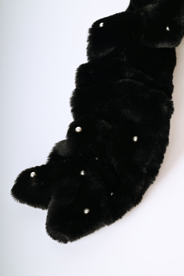 Sciarpa in faux fur con perle