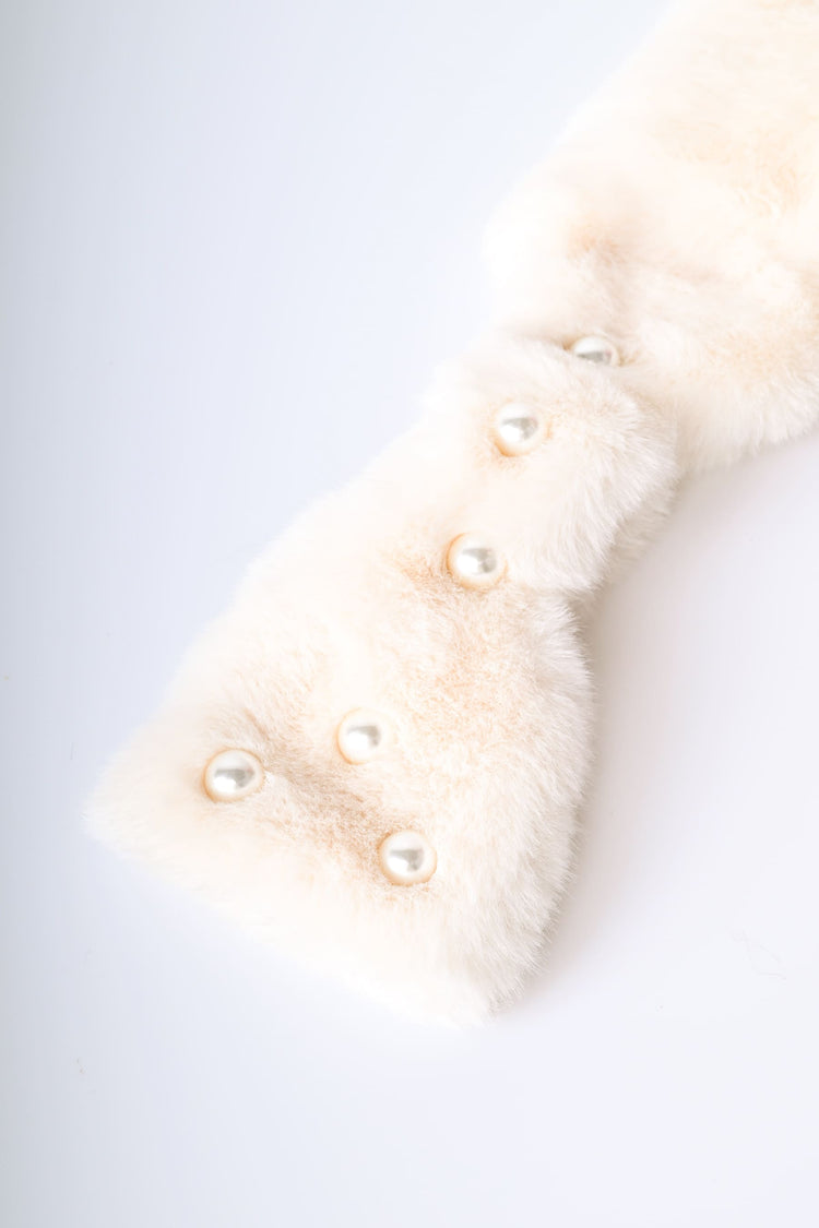 Sciarpa in faux fur con perle