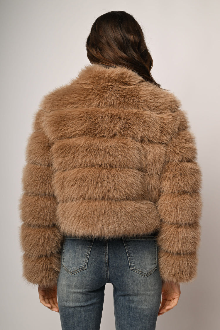 Giacca corta in faux fur trapuntato