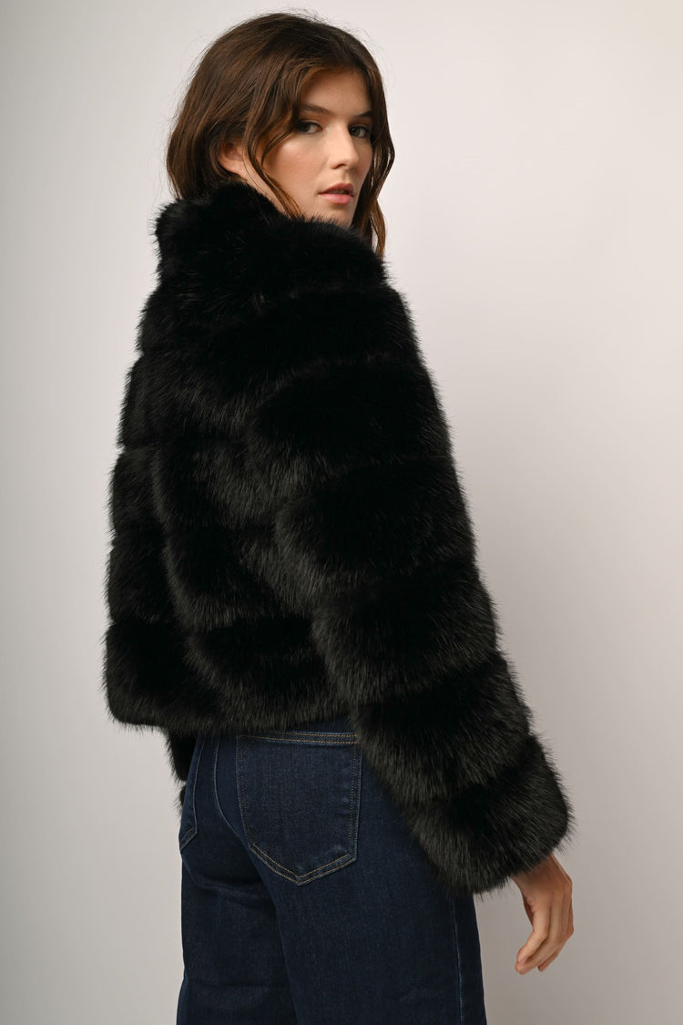 Giacca corta in faux fur trapuntato