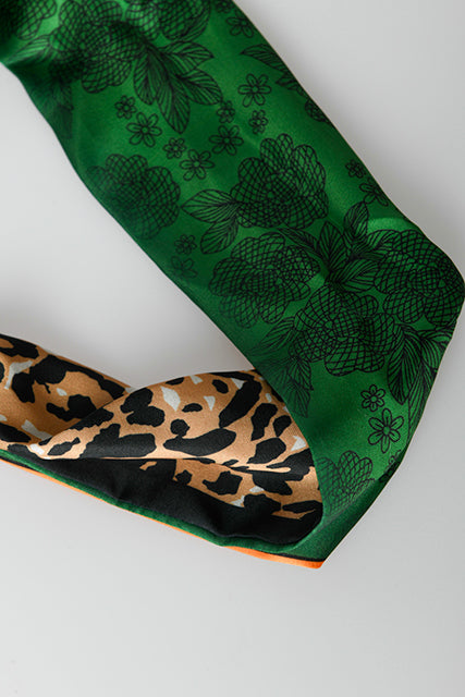 Foulard a stampa animalier e floreale