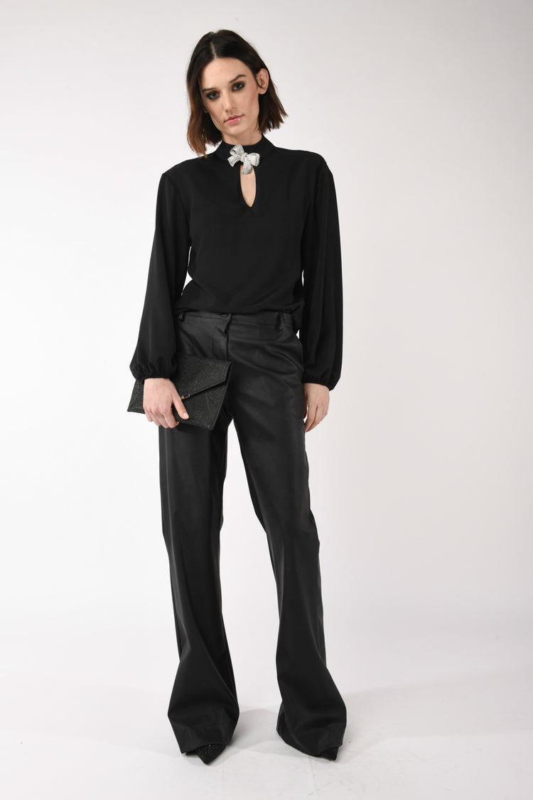 Blusa con cut-out a goccia