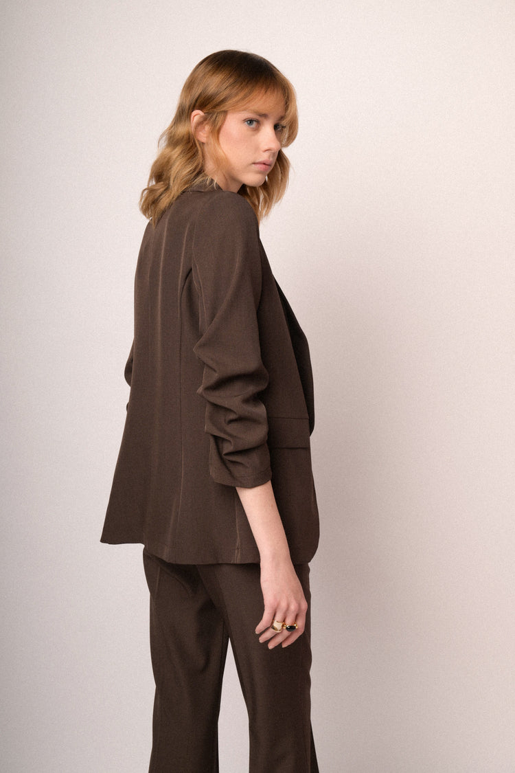 Blazer con maniche arricciate e crop cioccolato