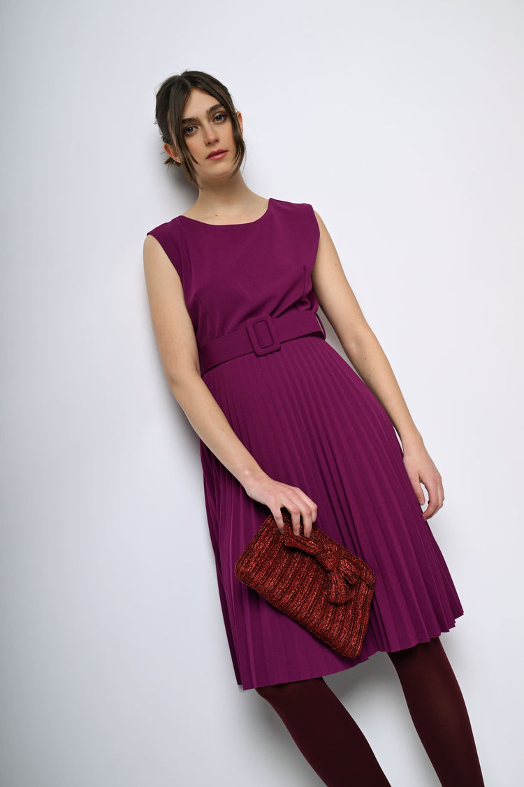 Abito plissé con cintura