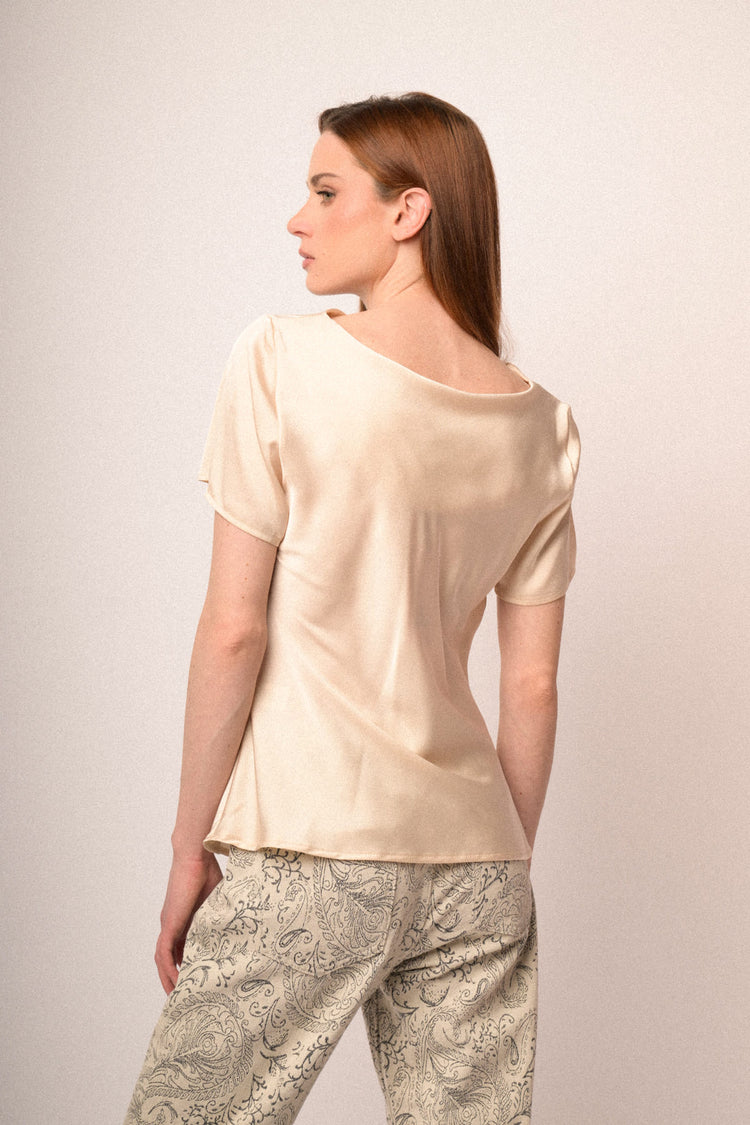 T-shirt drappeggiata in raso beige