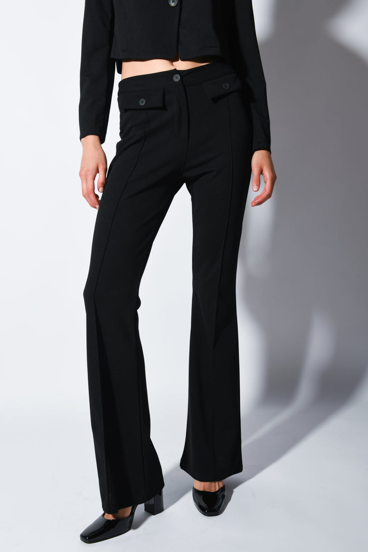 Pantaloni a gamba svasata