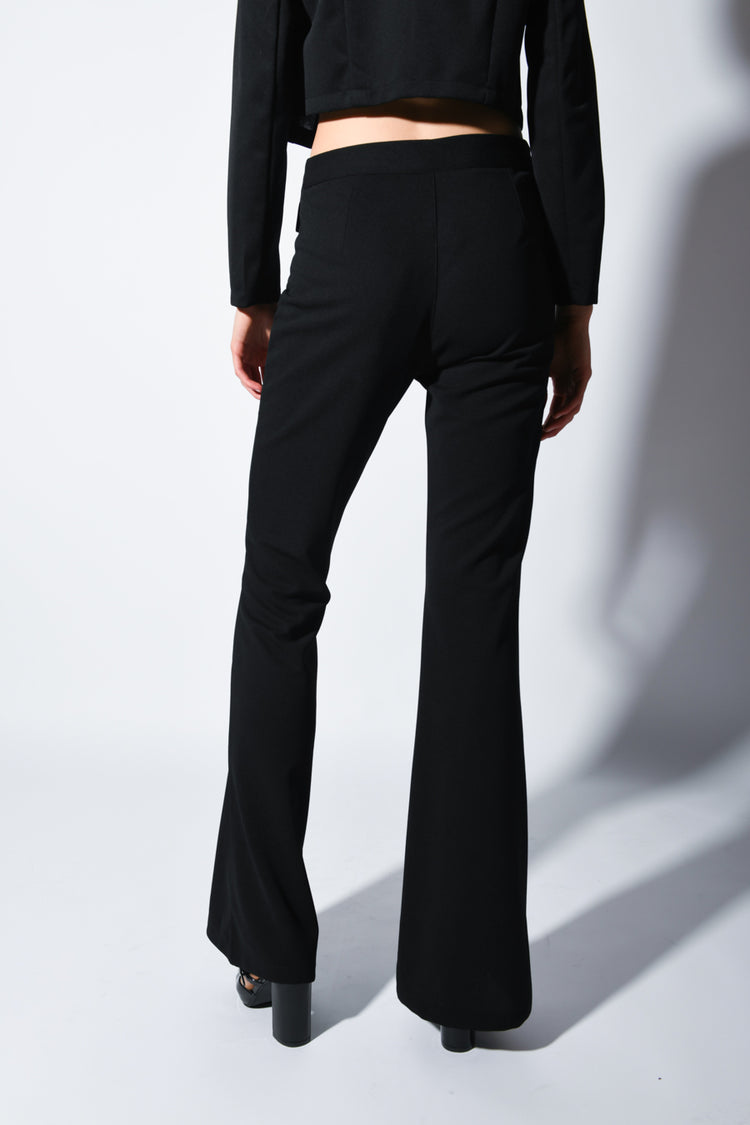 Pantaloni a gamba svasata