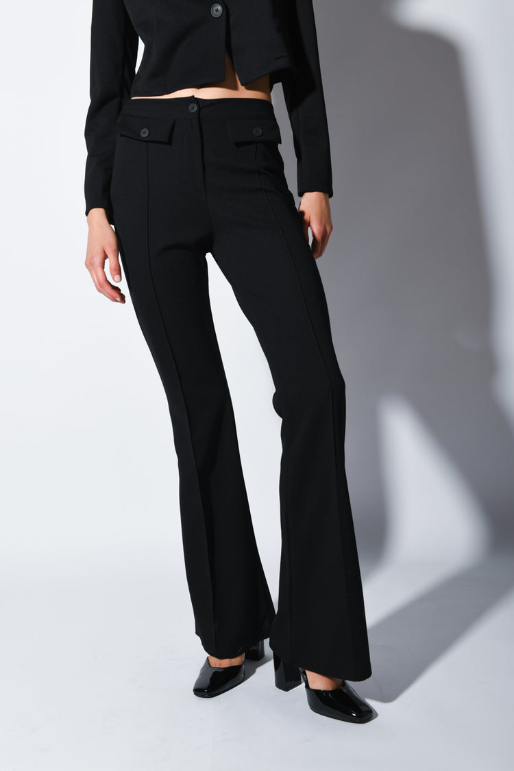 Pantaloni a gamba svasata