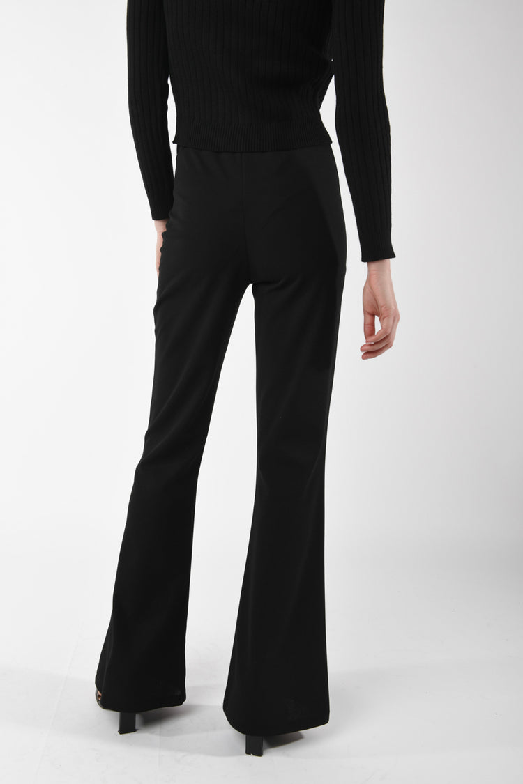 Pantaloni a gamba svasata