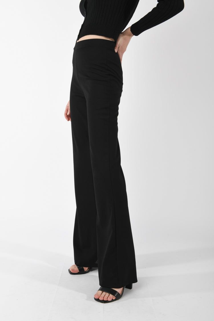 Pantaloni a gamba svasata