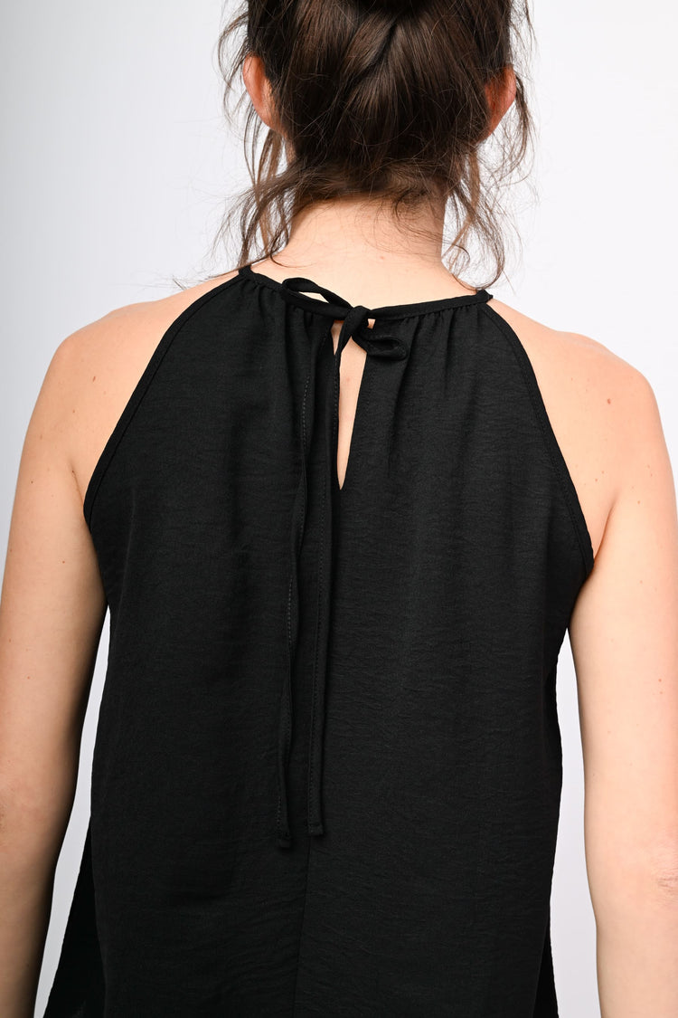 Top in crêpe con nastrino