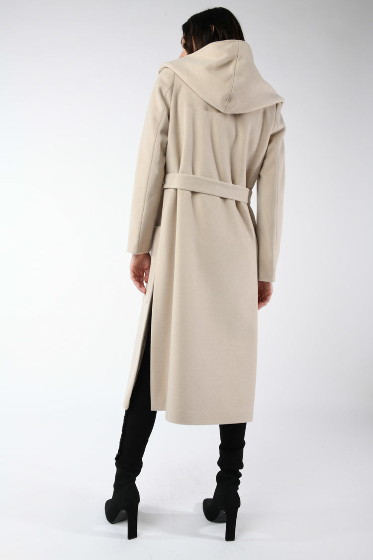 Cappotto con cappuccio e cintura