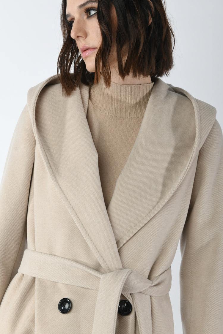 Cappotto con cappuccio e cintura