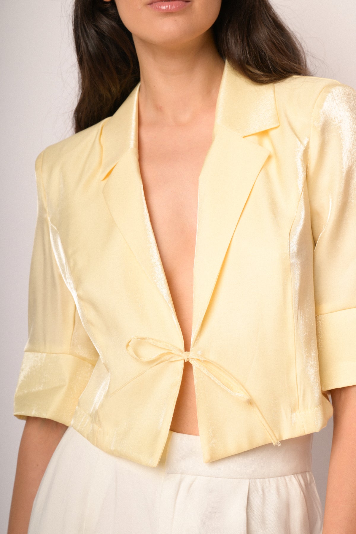 Bolero giallo con revers e laccio