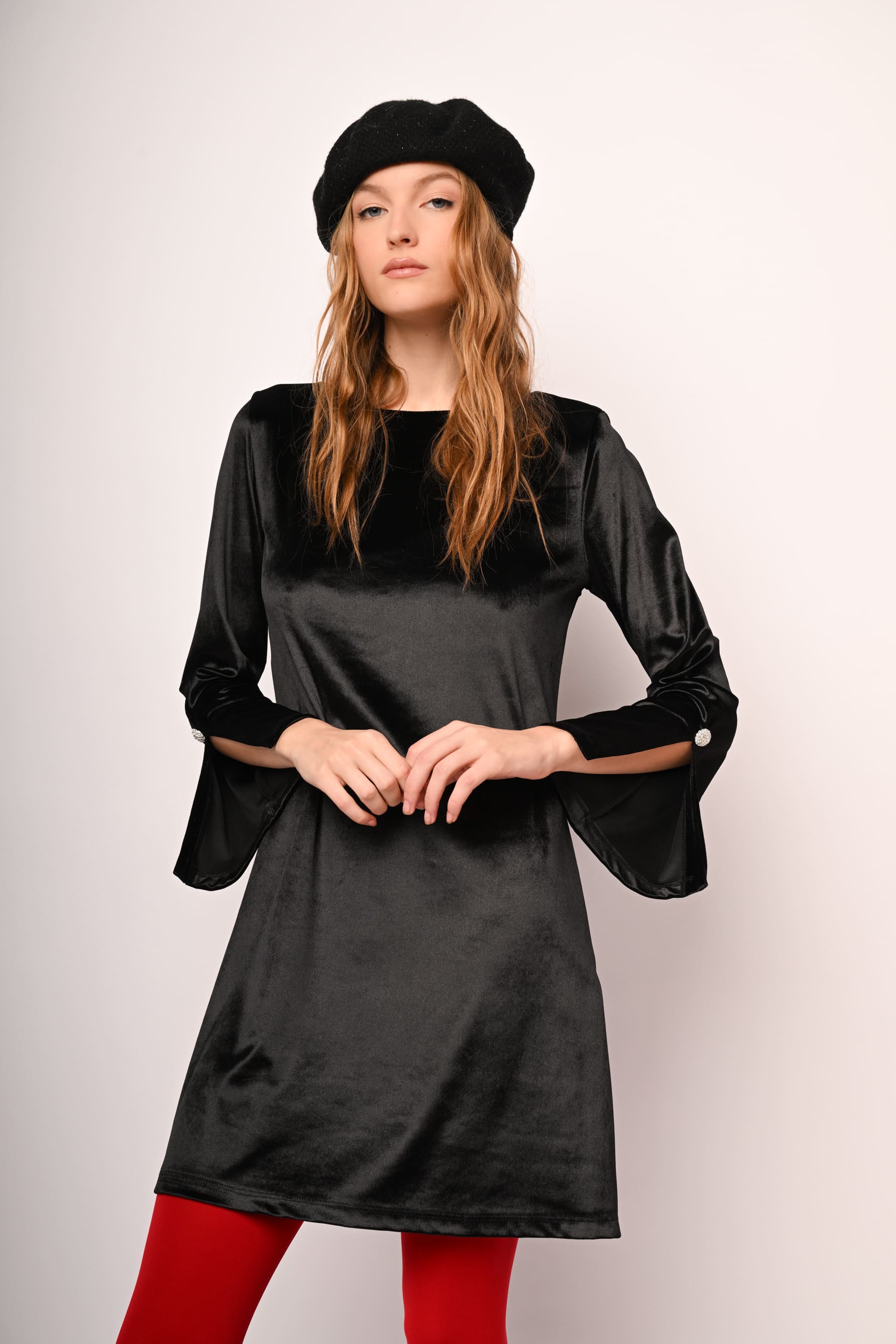 Abito in velluto con bottoni gioiello