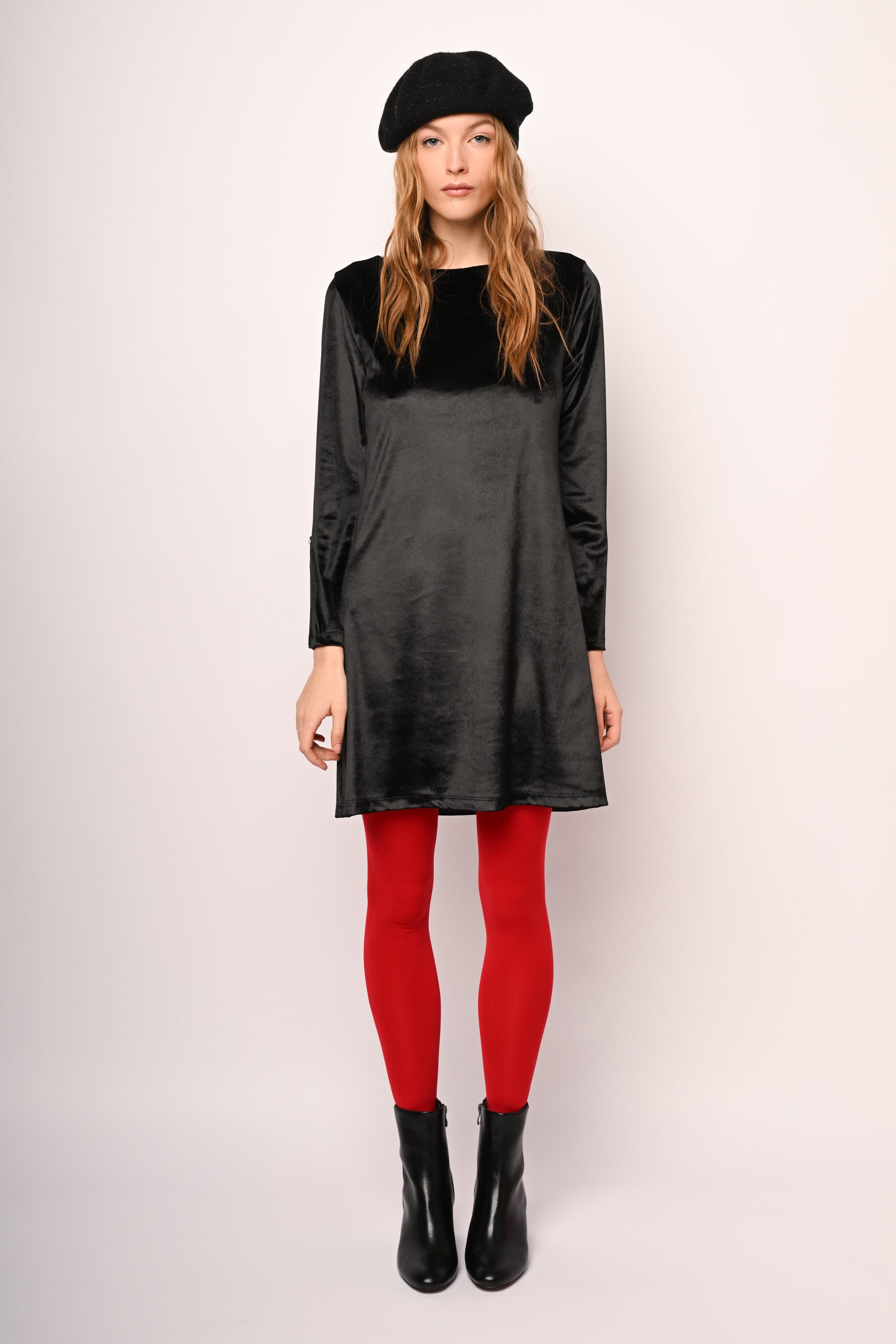 Abito in velluto con bottoni gioiello