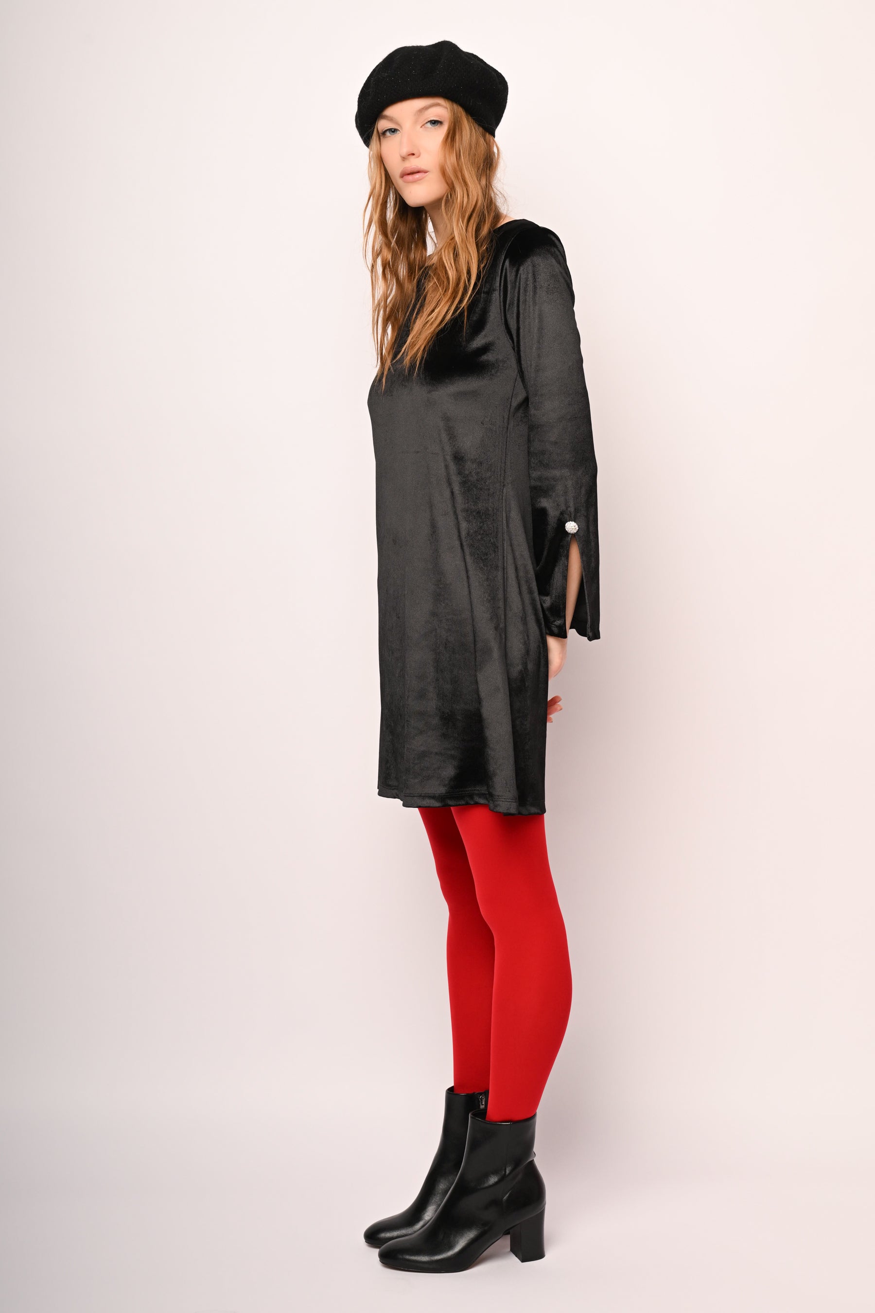 Abito in velluto con bottoni gioiello