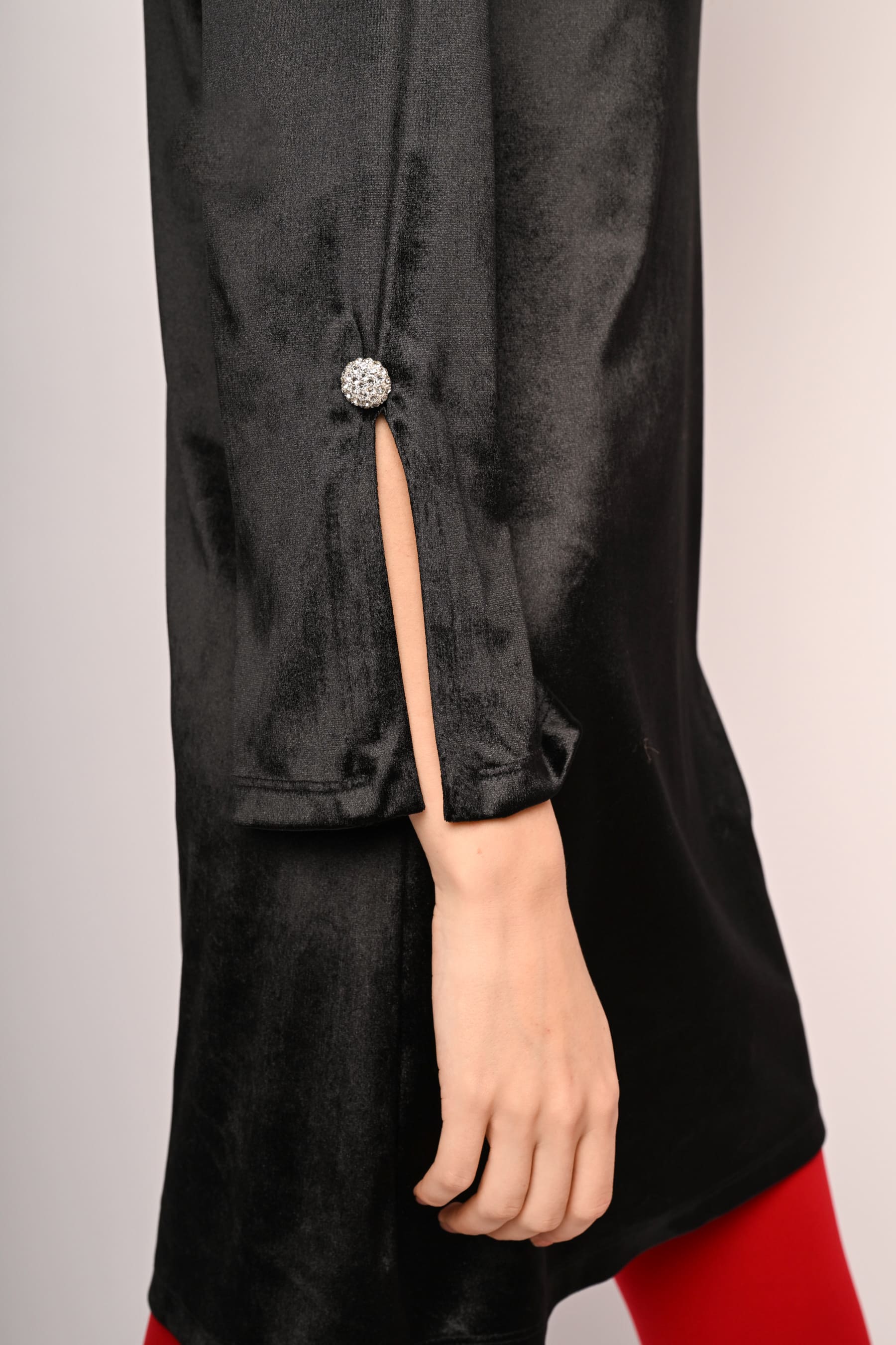 Abito in velluto con bottoni gioiello