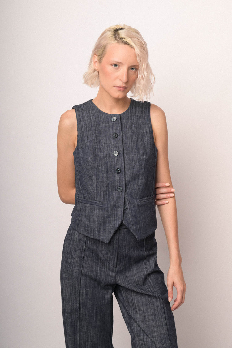 Gilet girocollo con bottoni