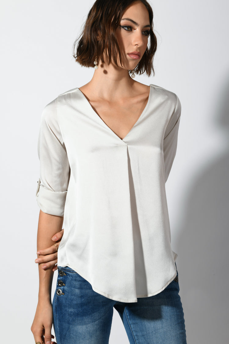 Blusa in raso con scollo a V