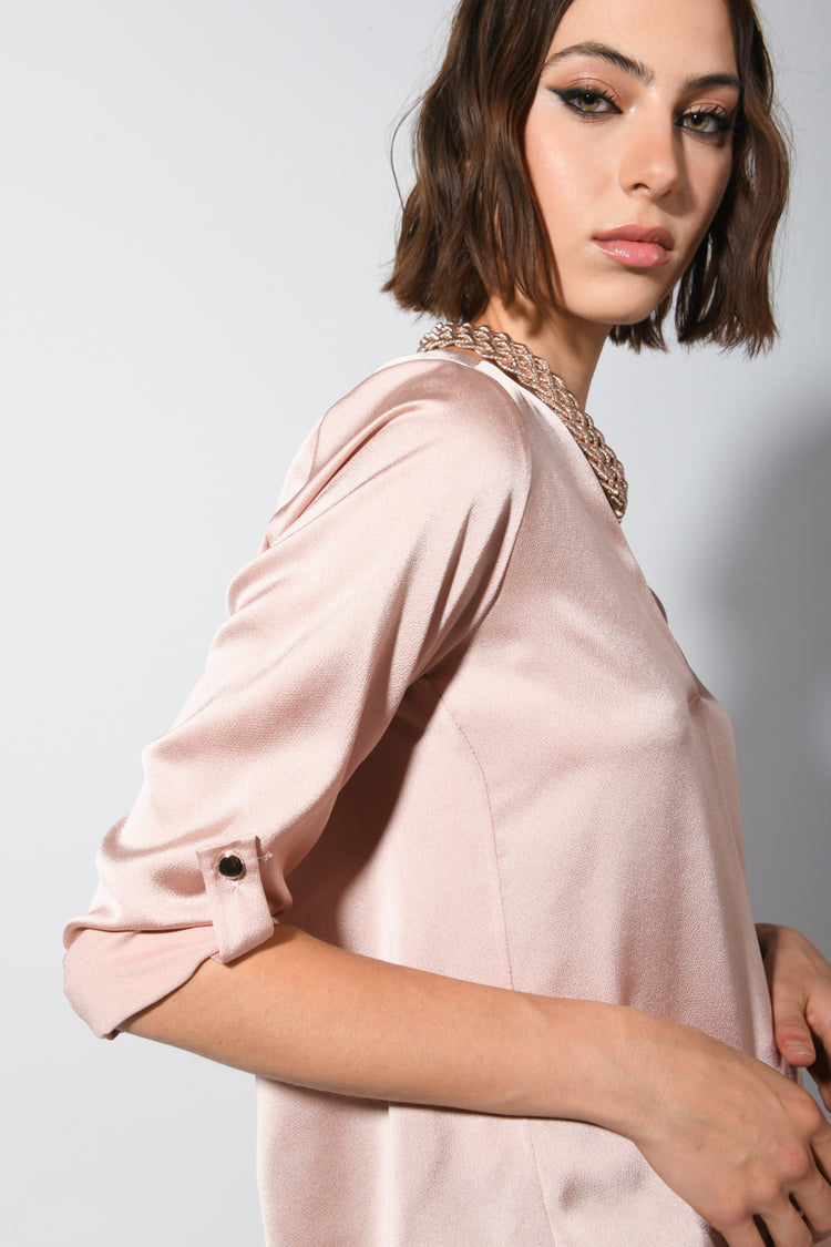 Blusa in raso con scollo a V