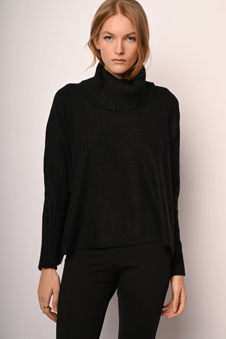 Dolcevita oversize con maniche a pipistrello