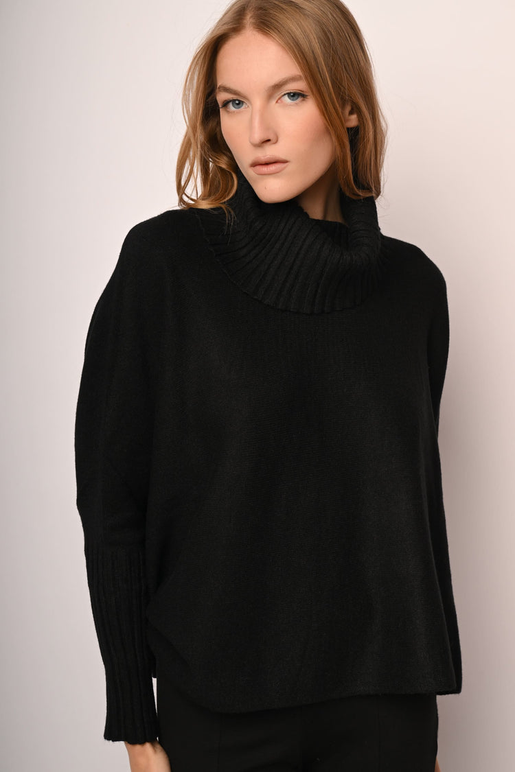 Dolcevita oversize con maniche a pipistrello