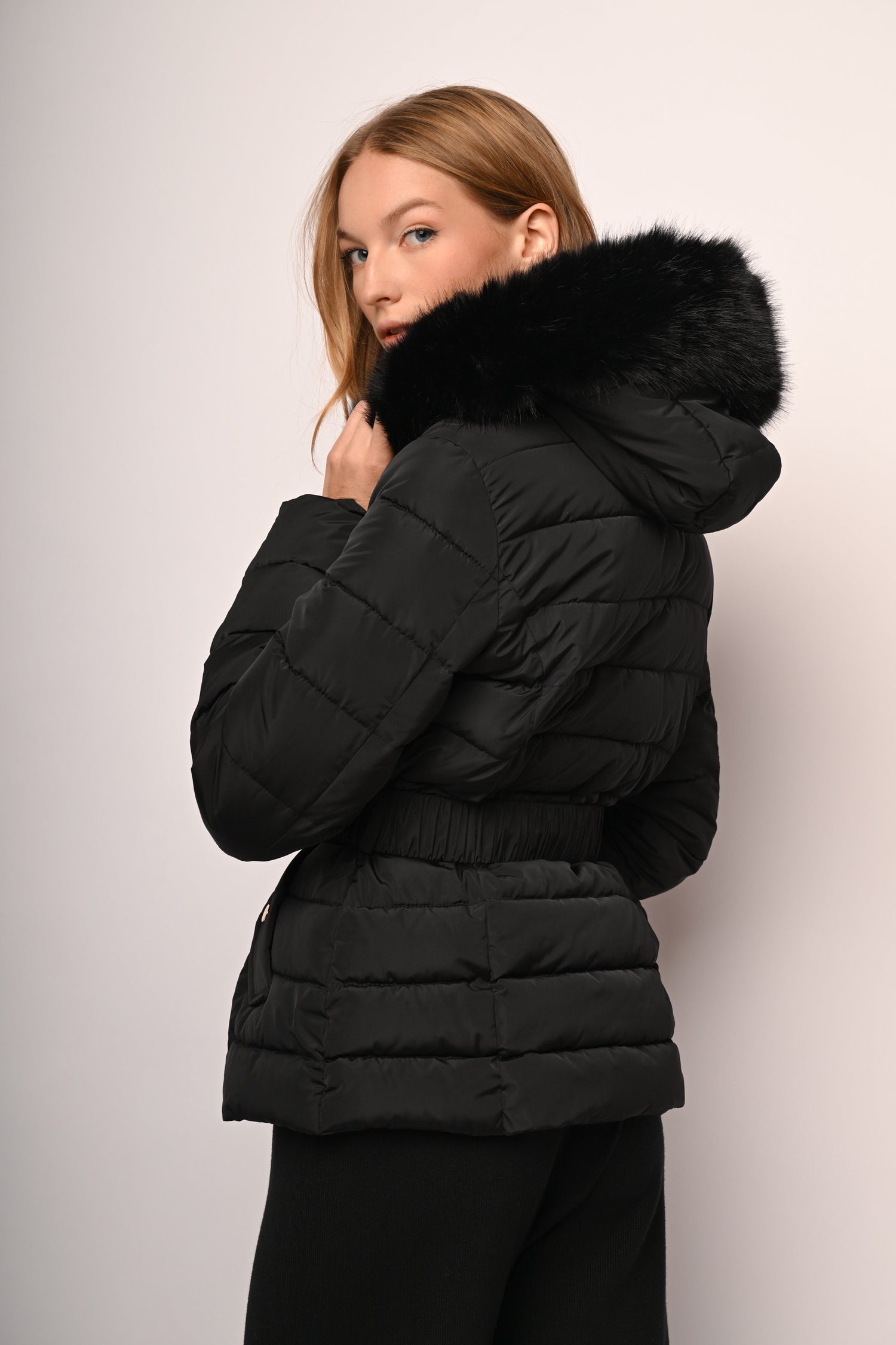 Piumino corto con collo similpelliccia – Nunalie