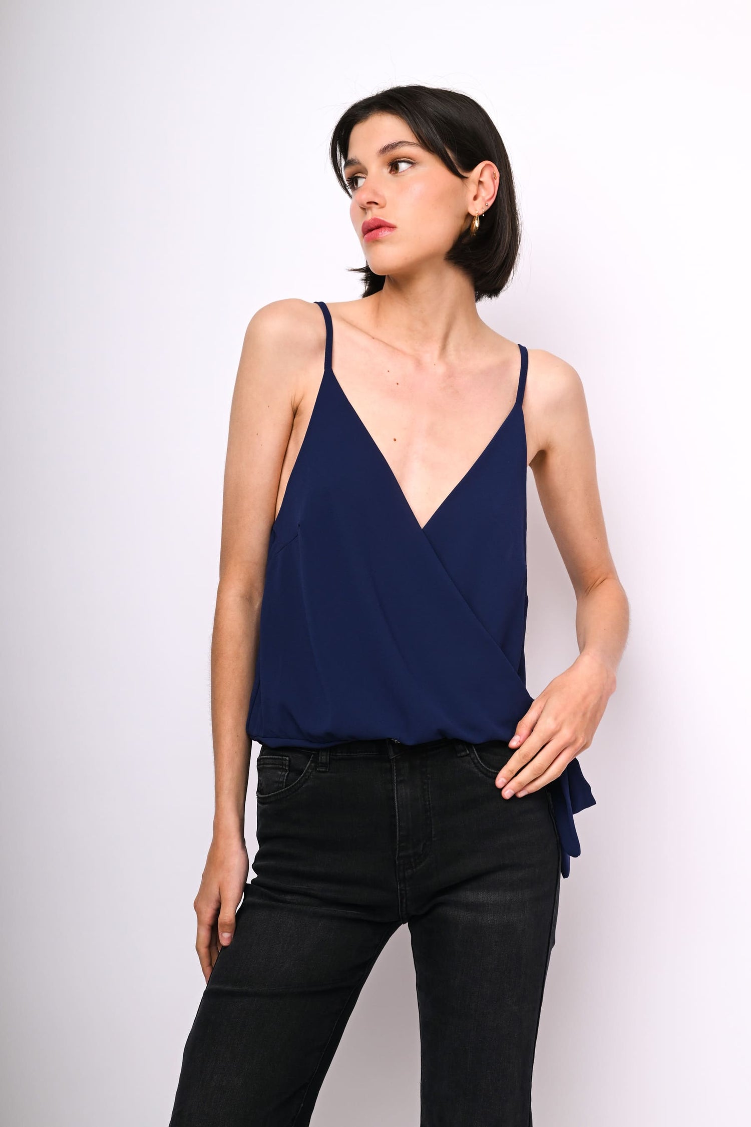 BN38234BL-24_2_2_f41791b3-32ab-4a56-9ace-44490bc44853