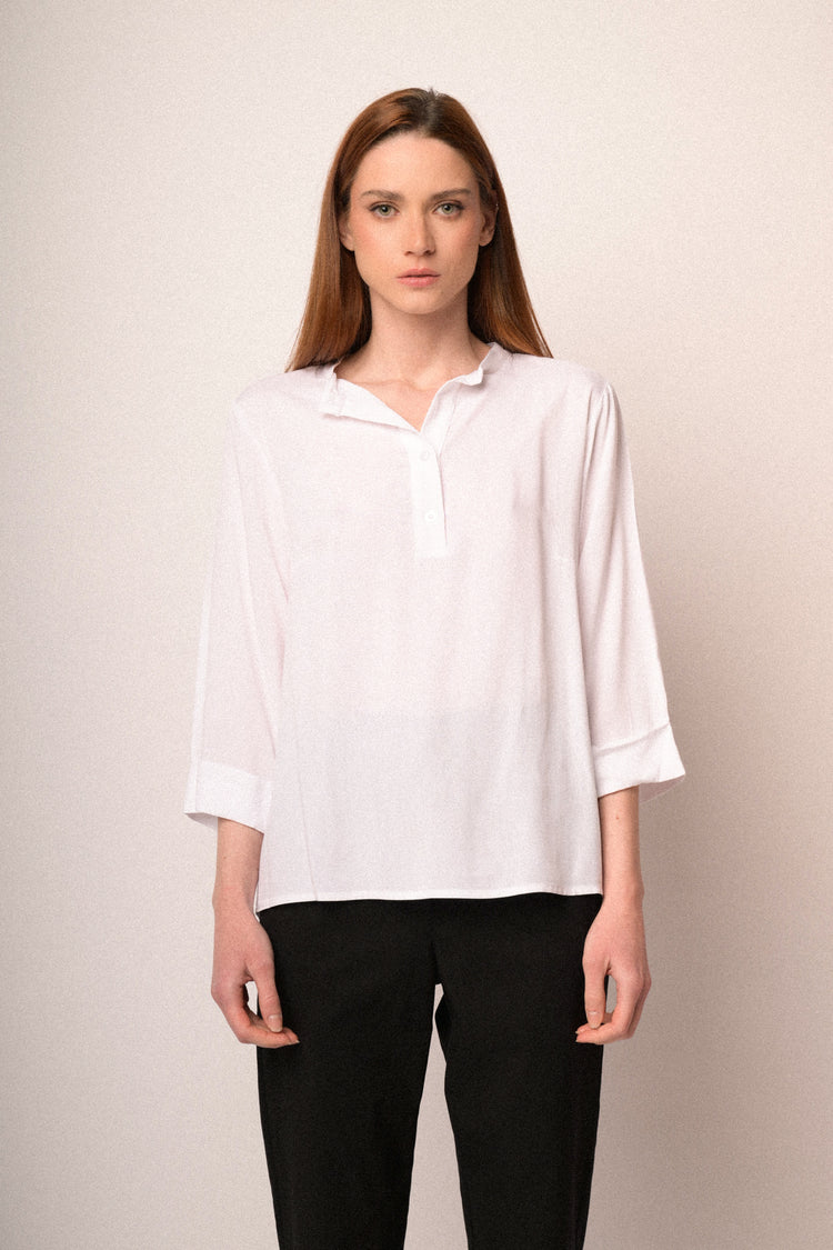 Blusa in viscosa bianca con scollo serafino