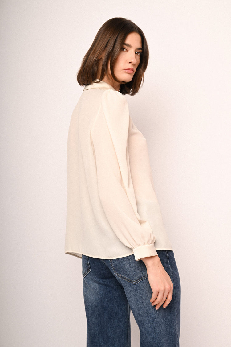 Camicia con colletto in raso