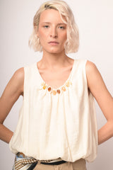 Top con scollo pietre