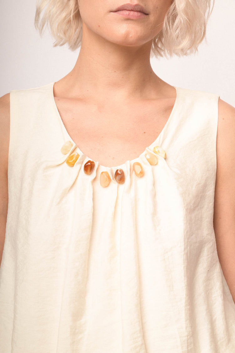 Top con scollo pietre