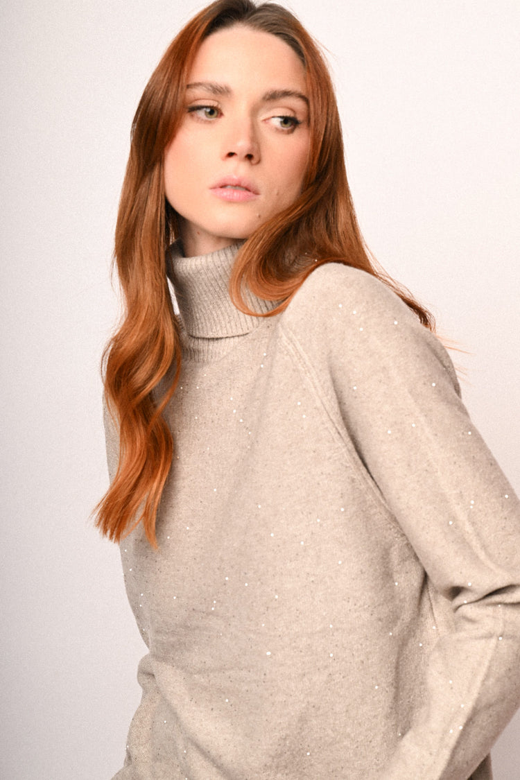 Dolcevita con mini paillettes all-over