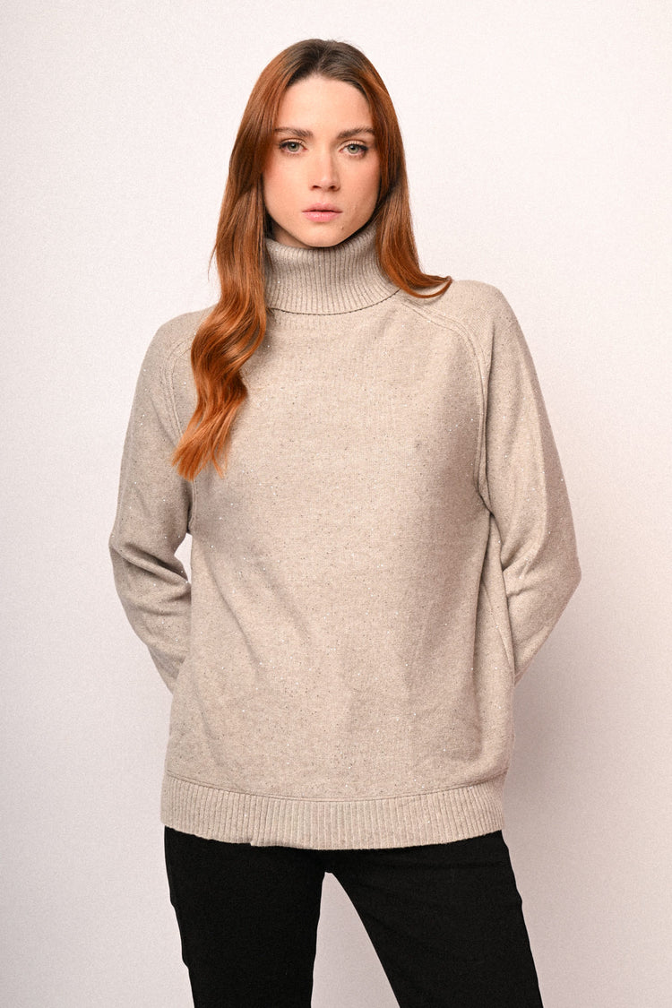 Dolcevita con mini paillettes all-over