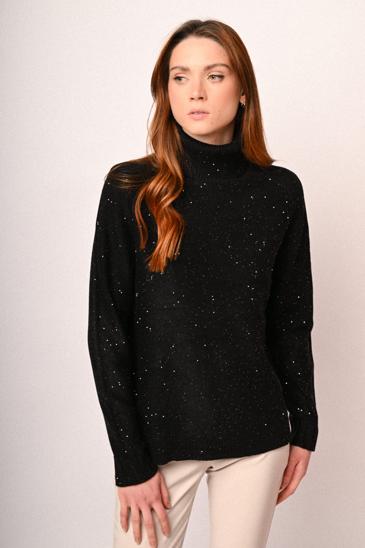 Dolcevita con mini paillettes all-over