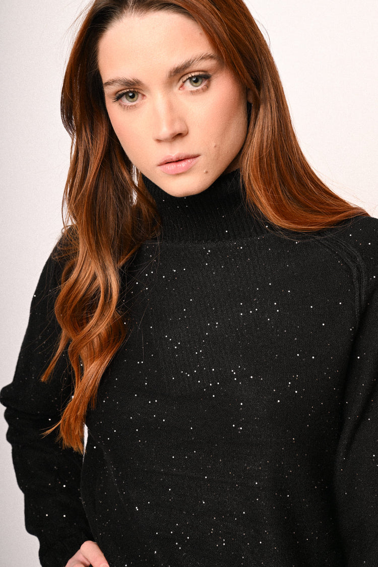 Dolcevita con mini paillettes all-over