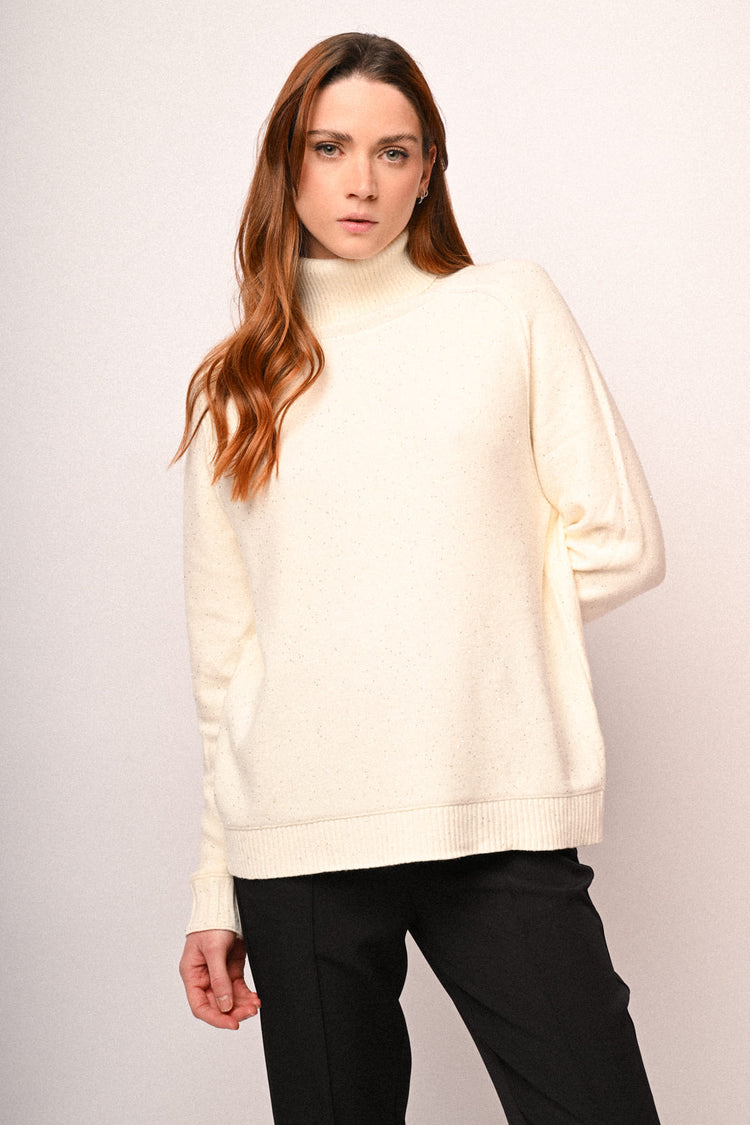 Dolcevita con mini paillettes all-over